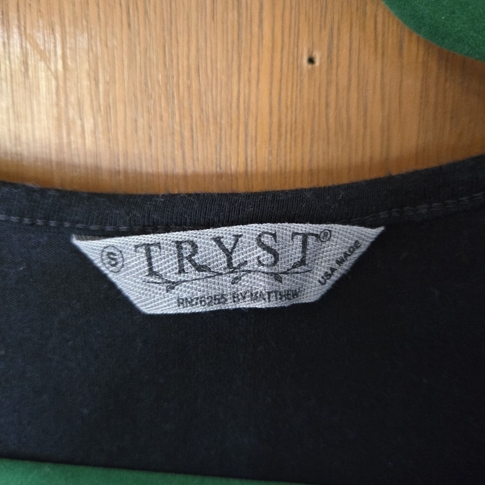 Tryst Black and Gray Ombre Short Sleeve Tee - Picture 2 of 4